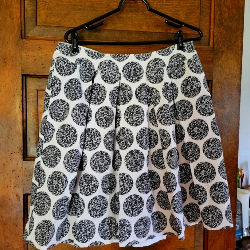 White House Black Market Large Pleat Skirt